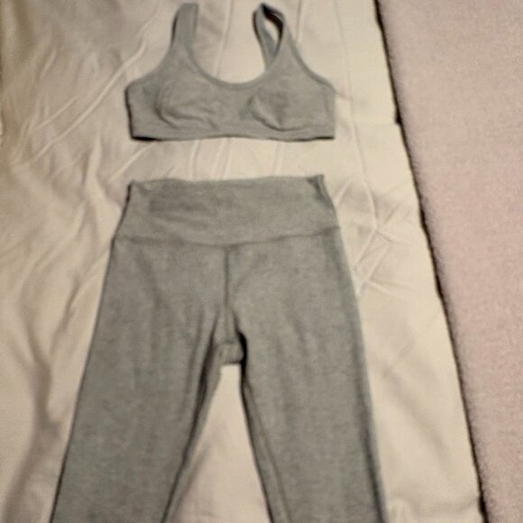Alosoft SET - High-Waist 7/8 Highlight Legging & Center Stage Bra / S / Gray - Picture 5 of 10